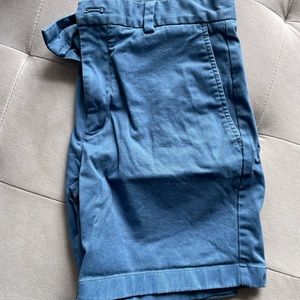 Vineyard vine blue breaker shorts